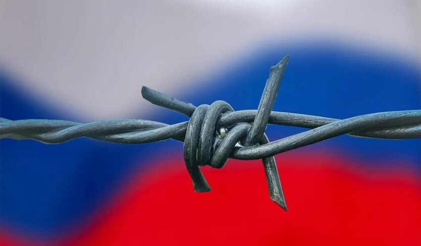 Сенатор США отвергает возвращение России в SWIFT