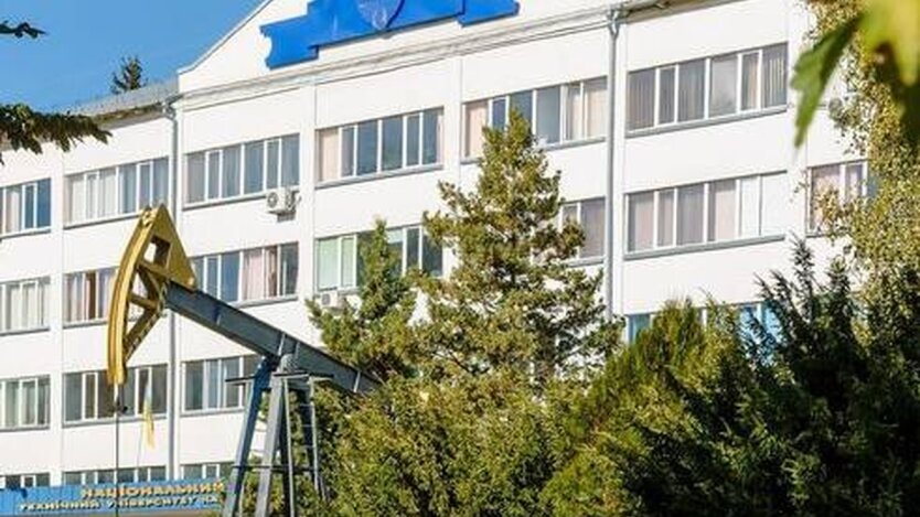 Атака РФ на Прикарпатье: повреждено здание ВУЗа