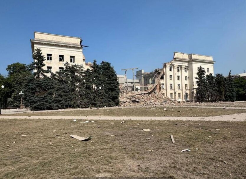РФ знищила будівлю Херсонської ОДА