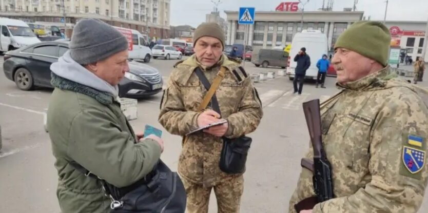 Вручення повісток на вулиці: відмовитись від перевірки