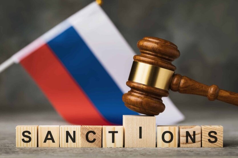 ЕС и Британия вводят санкции против российского 'теневого флота'