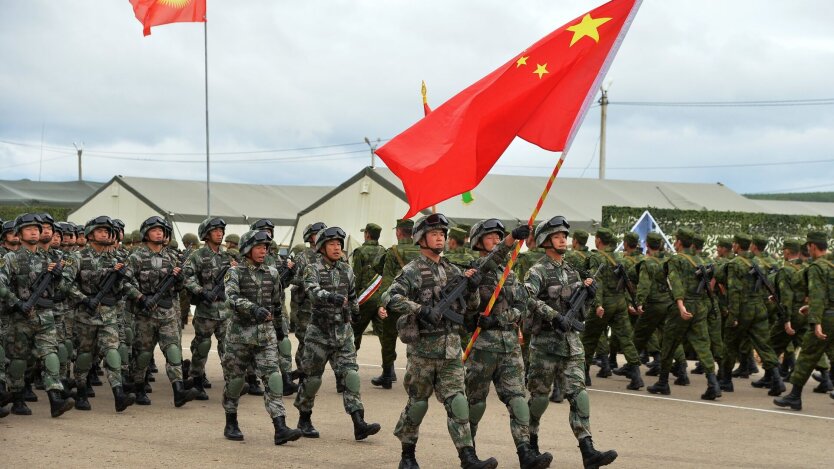 Китай готує армаду поромів для вторгнення на Тайвань - ЗМІ
