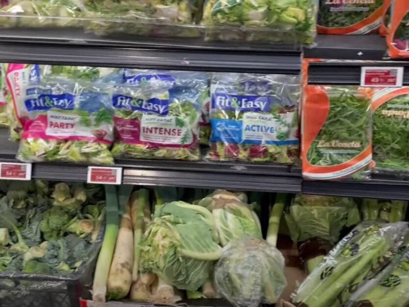 Супермаркеты повысили цены на капусту и морковь: что с капустой