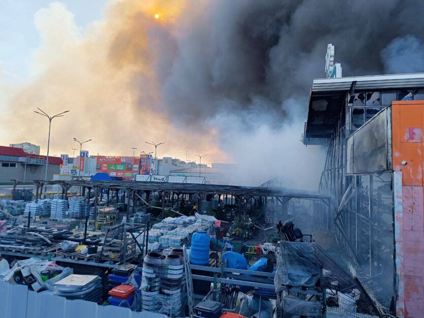 <p>Зеленский прокомментировал удар российских террористов по гипермаркету в Харькове