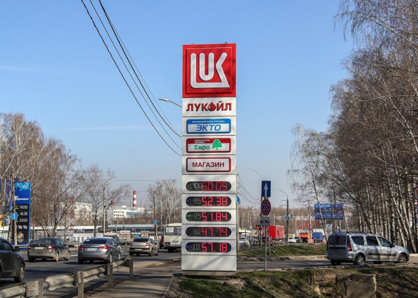 Удар дронов по НПЗ: в России цены на бензин выросли до максимума
