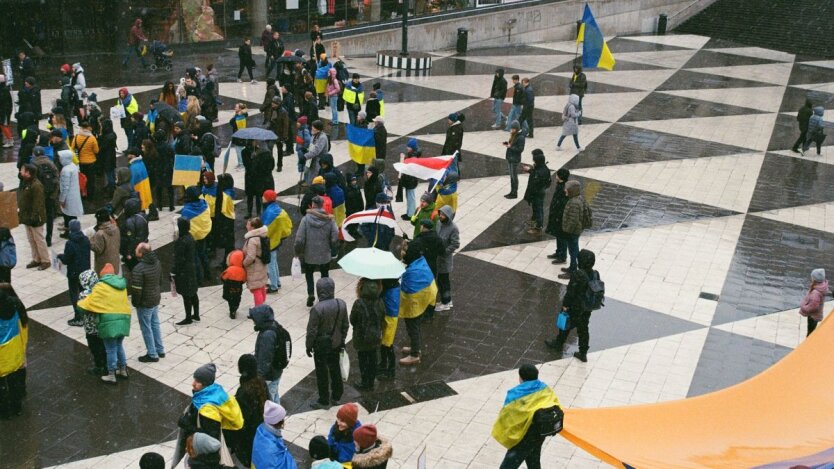 Выплата денег мигрантам в Европе