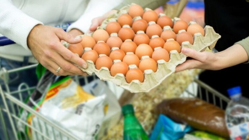 Супермаркети підвищили ціни на соняшникове масло та хліб: яйця подешевшали