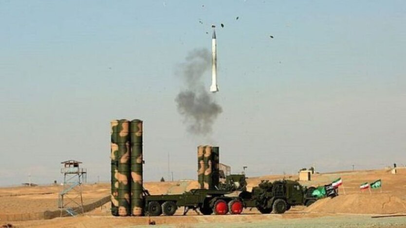 Ракетна система С-300 Ірану виставлена напоказ