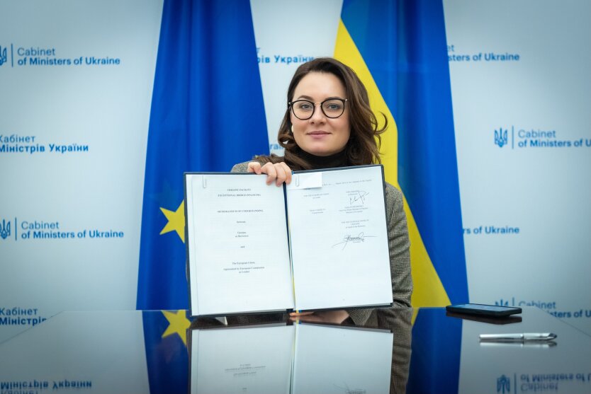Україна підписала угоду для отримання 6 мільярдів євро від ЄС
