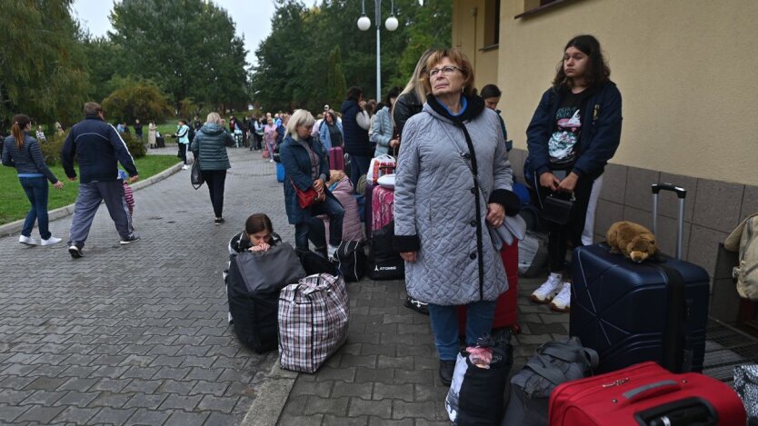 Біженці в довіри: повертаються до України