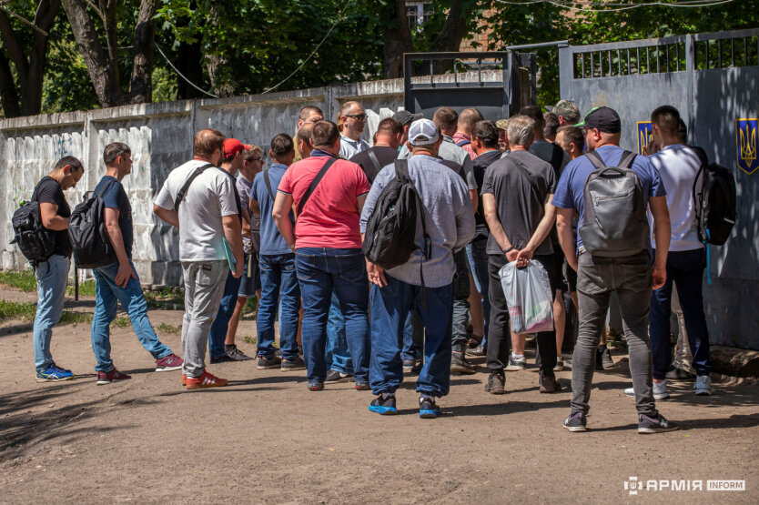 Українцям прояснили, чи потрібно особисто йти до ТЦК під час оформлення відстрочки