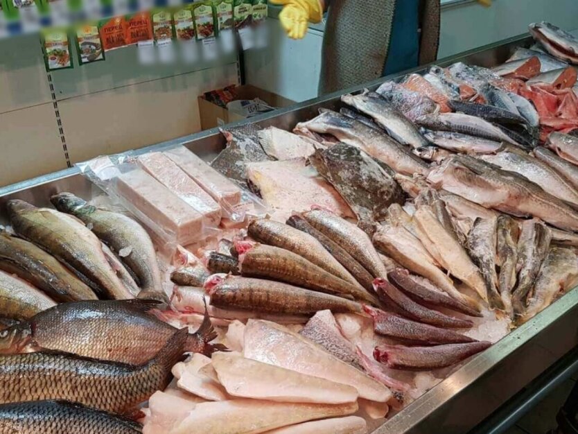 Ціни на рибу підскочили: скільки коштують короп, оселедець та скумбрія влітку