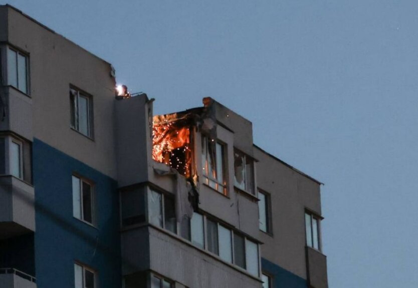 Руйнування внаслідок ворожого влучання у нічний Харків