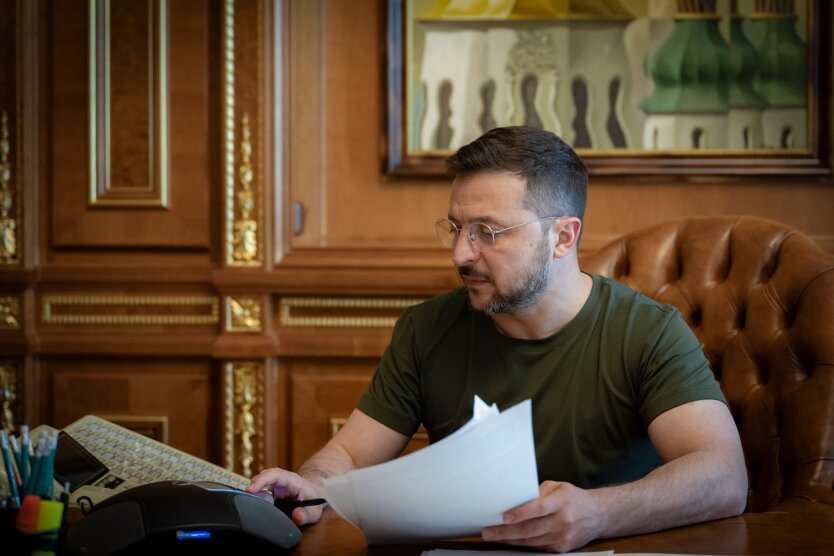 Зеленський обговорив із Сирським посилення позицій на Харківщині та інших гарячих напрямках