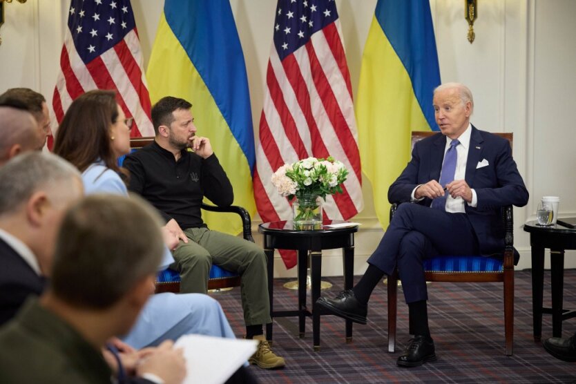 Зеленский и Байден обсудили военную помощь Украине и удары по РФ