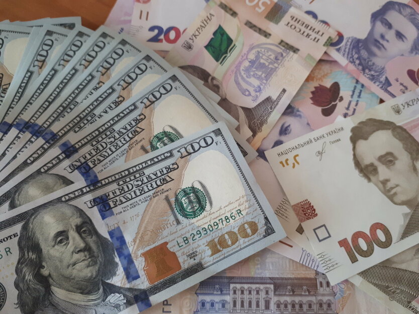 Курс доллара в Украине: экономисты оценили, почему дешевеет гривна