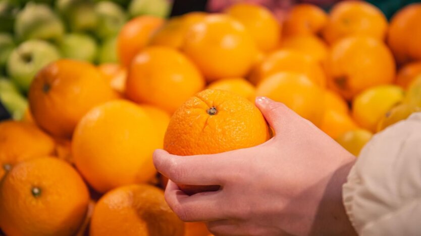 Цены на цитрусовые в Украине изменились: сколько стоят апельсины и мандарины в марте