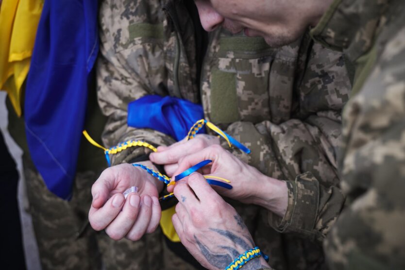 Зеленский освобождает 390 украинцев из плена