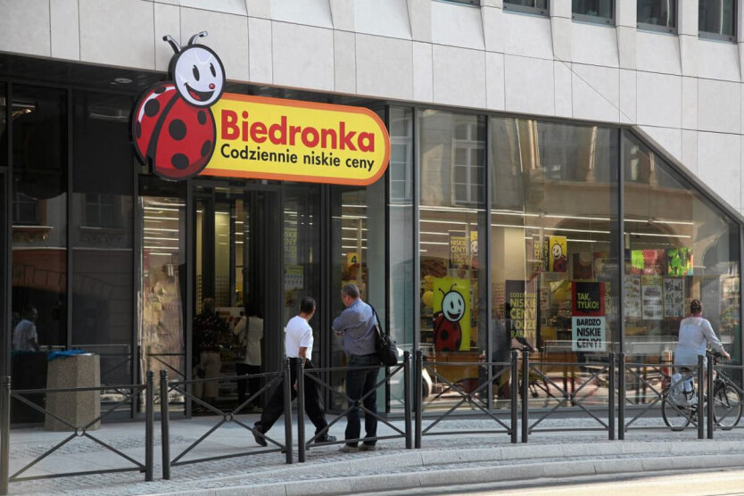 Польська мережа магазинів Biedronka запустила бонуси для співробітників