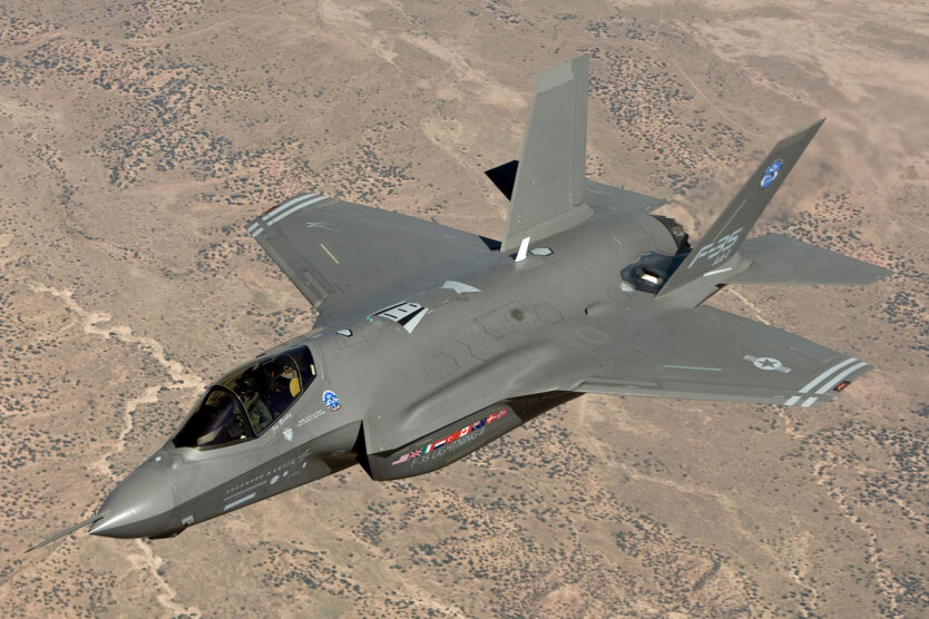 У США разбился новый военный самолет F-35