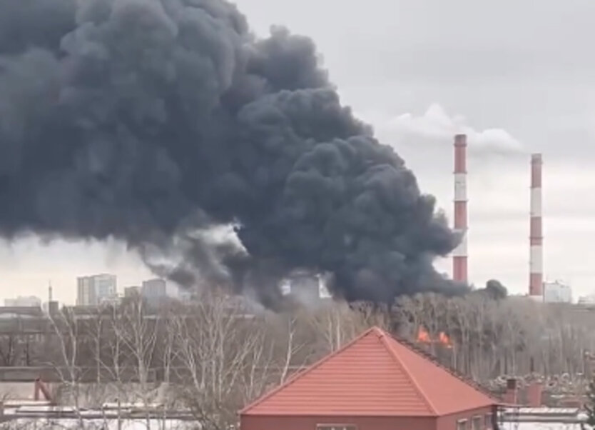 У РФ горить великий машинобудівний завод, де могли виробляти танки та бронетехніку