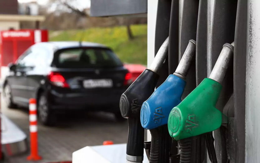 Підвищення акцизів: що буде з цінами на АЗС і чи чекати на бензин по 80 гривень