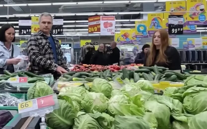 Знижені ціни на овочі у магазинах