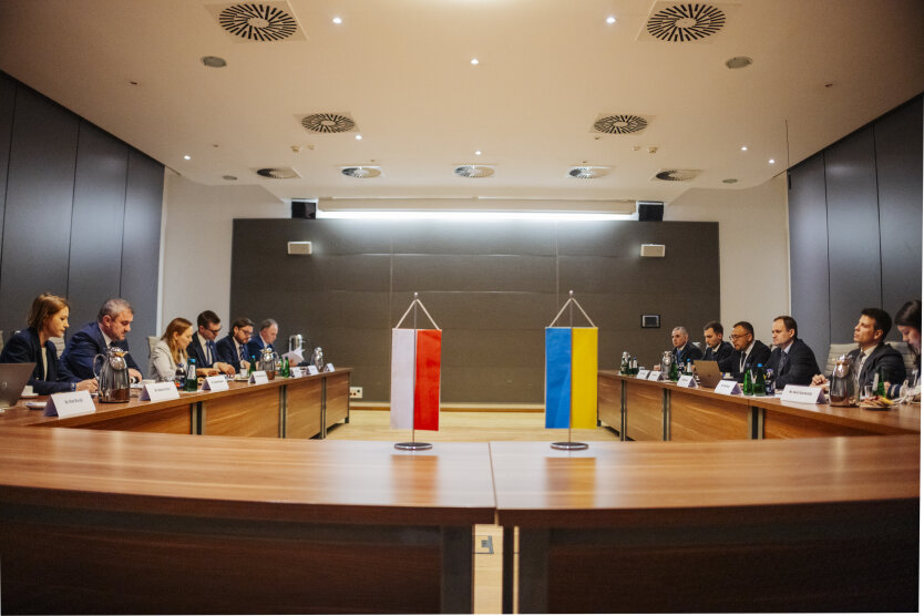 Украина и Польша, перевозка пассажиров и грузов