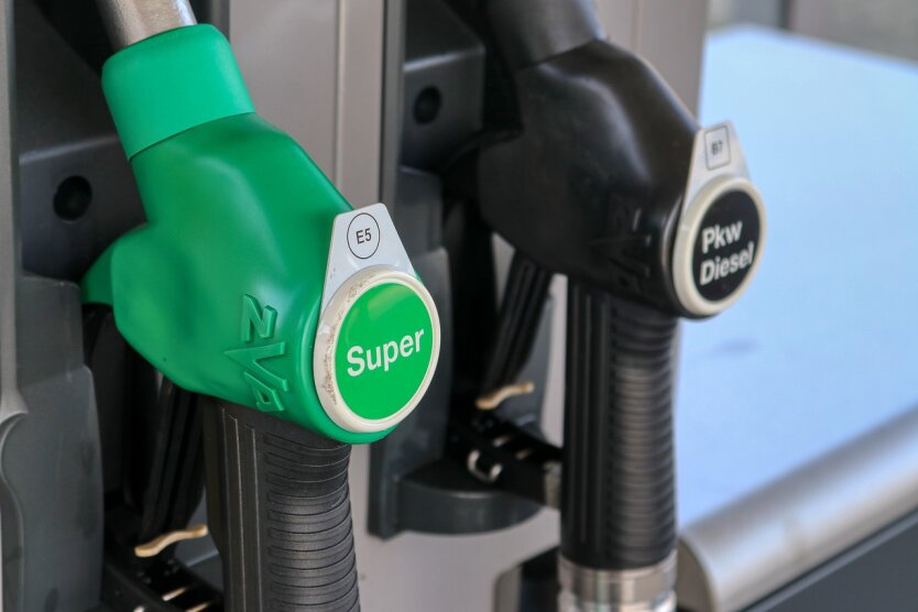 Бензин, дизель и автогаз: сколько стоит топливо на АЗС