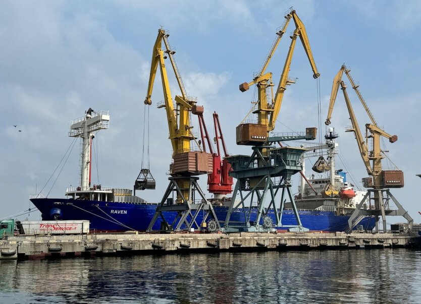 Морские порты Украины в апреле увеличили грузооборот