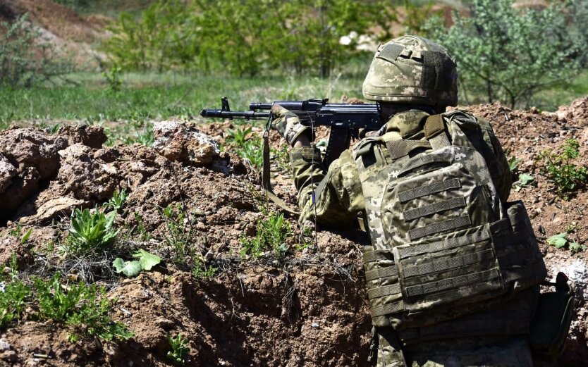 Вибухи ракет та руйнування об'єктів