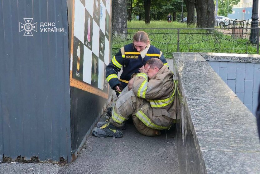 Рятувальники під обстрілом у Києві