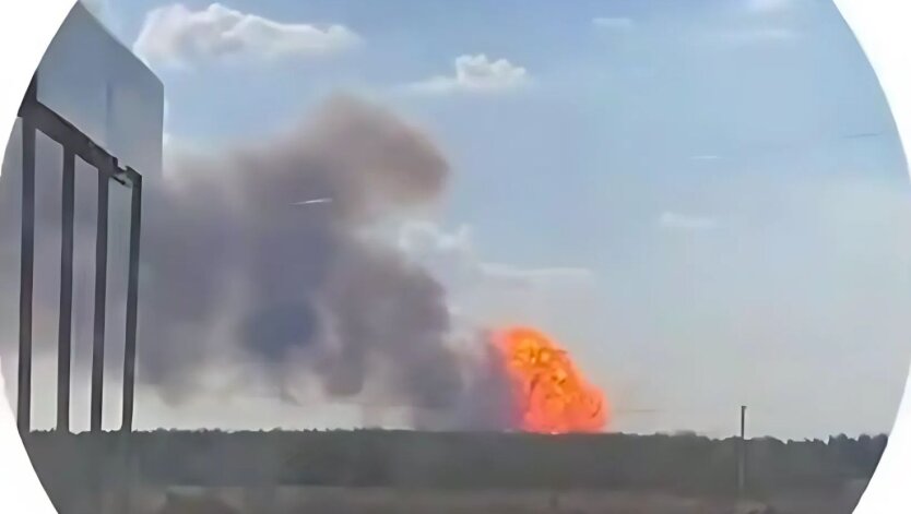 Взрыв большого военного арсенала в России